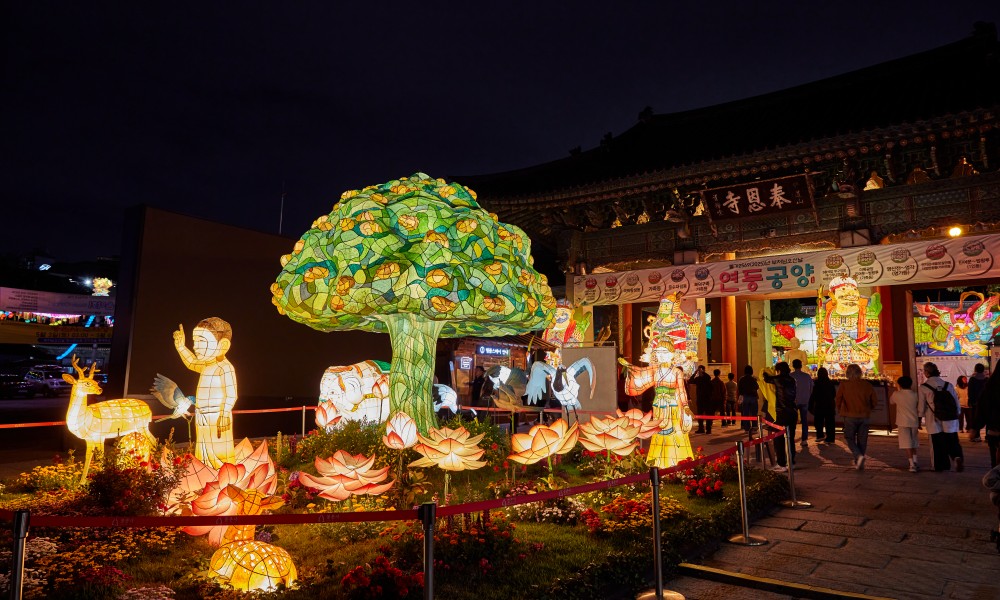 Exhibition of<br>Traditional Lanterns